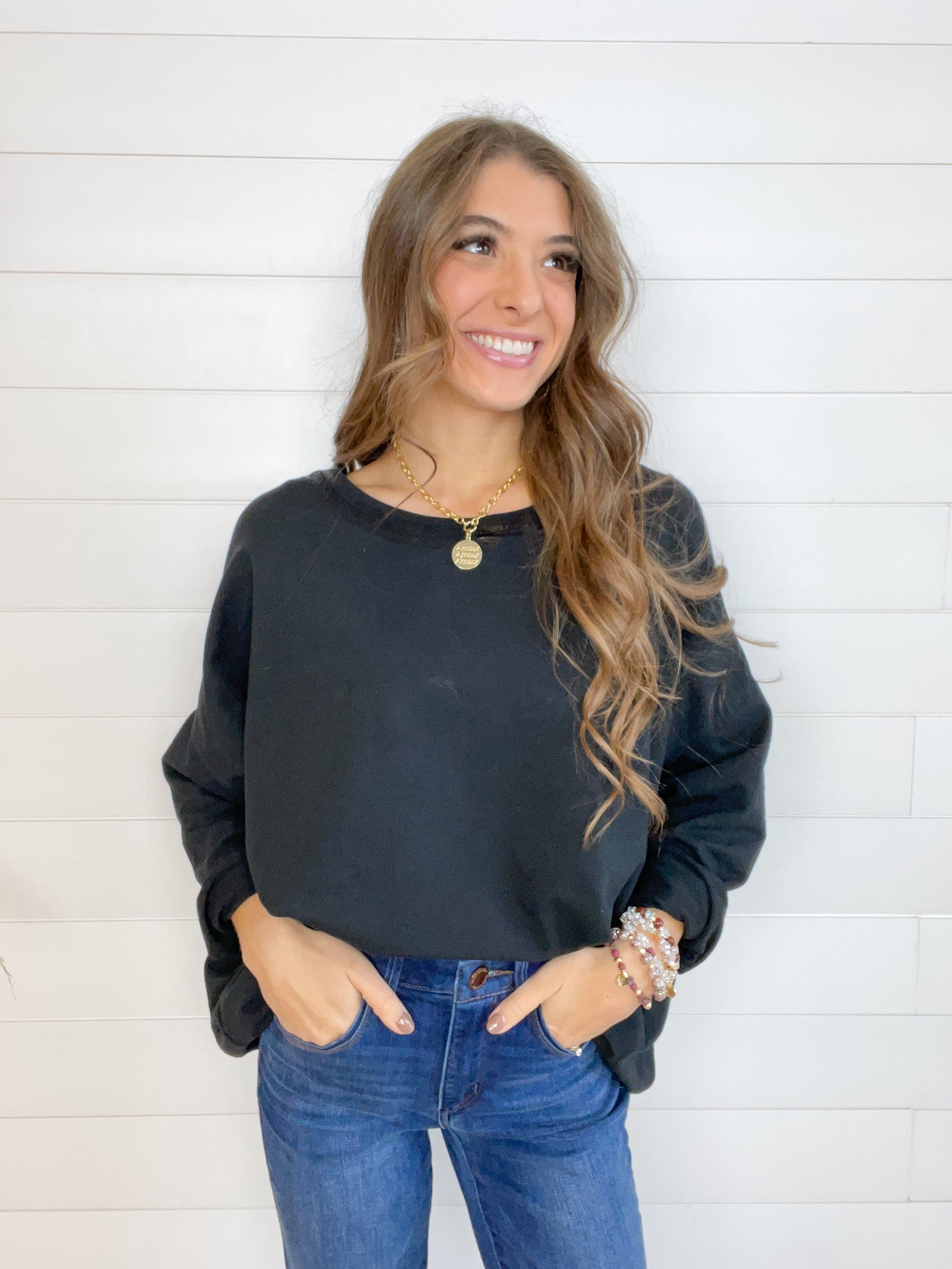 oversized lightweight top with half length sleeves, foil detail at the neckline.
black body, metallic black detail